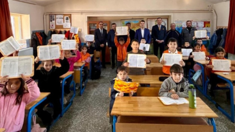 Çivril’de Karneler Dağıtıldı, Tatil Başladı