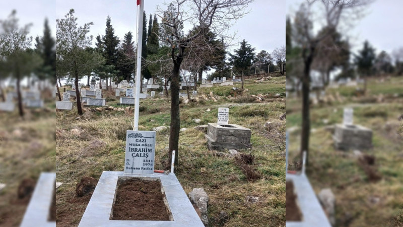 Kaymakam Yıpranan Mezarı Yeniledi, Türk Bayrağı Yeniden Dalgalandı