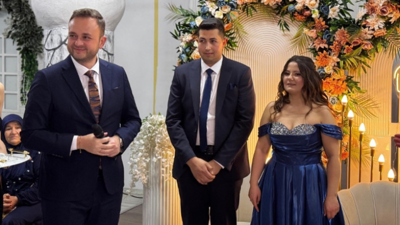 Başkan Dere, Belediye Personelini Mutlu Gününde Yalnız Bırakmadı