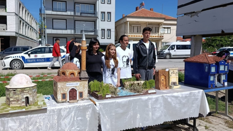 Çivrilli Öğrenciler Atık Malzemeden Minia Çivril Yaptı