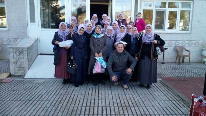 KUR'AN KURSU ÖĞRENCİLERİ HUZUR EVİNİ ZİYARET ETTİ
