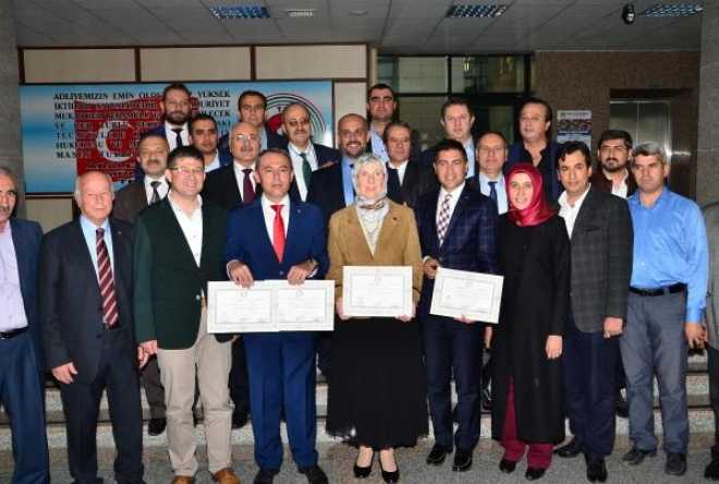 AK PARTİ MİLLETVEKİLLERİ MAZBATALARINI ALDI
