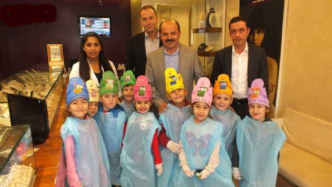 MİNİKLERDEN ÖRNEK DAVRANIŞ