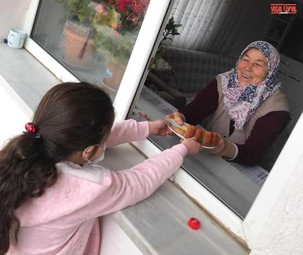 ANAOKULU ÖĞRENCİLERİ KOMŞULUĞU YAŞATTI.