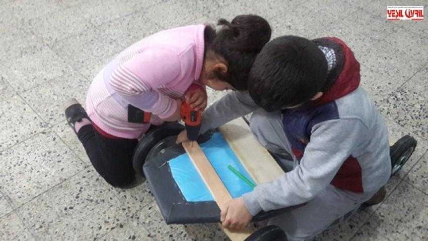 İLKOKUL ÖĞRENCİLERİ KENDİ ARABALARINI YAPTI