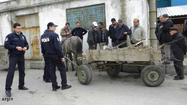 KABLO ÇALARKEN SUÇÜSTÜ YAKALANDILAR