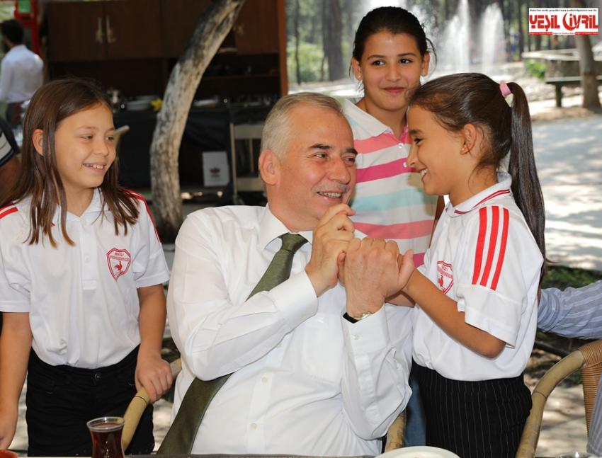 BAŞKAN OSMAN ZOLAN, ŞAMPİYONLARLA BULUŞTU