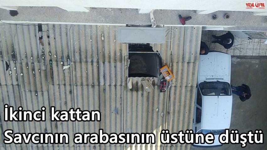 2 İŞÇİ SAVCININ ARACININ ÜZERİNE DÜŞTÜ