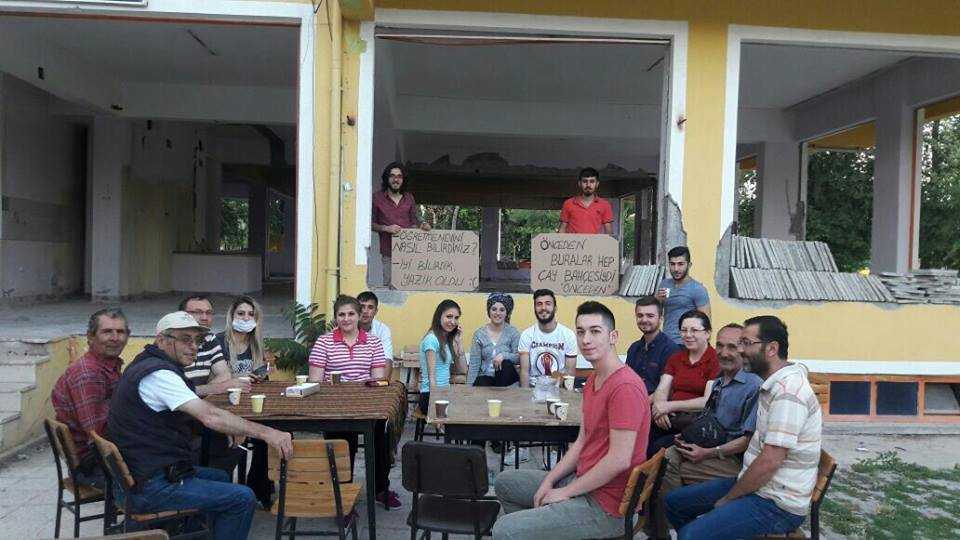 CHP'Lİ GENÇLERDEN PARK EYLEMİ