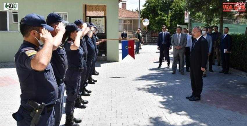 ÇİVRİL’E AİLESİYLE GELEN VALİ, IŞIKLI GÖLÜ VE NİLÜFERLERE HAYRAN KALDI