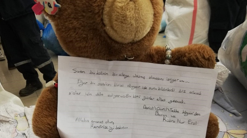 DEPREMZEDE ÇOCUKLAR İÇİN OYUNCAK KAMPANYASI