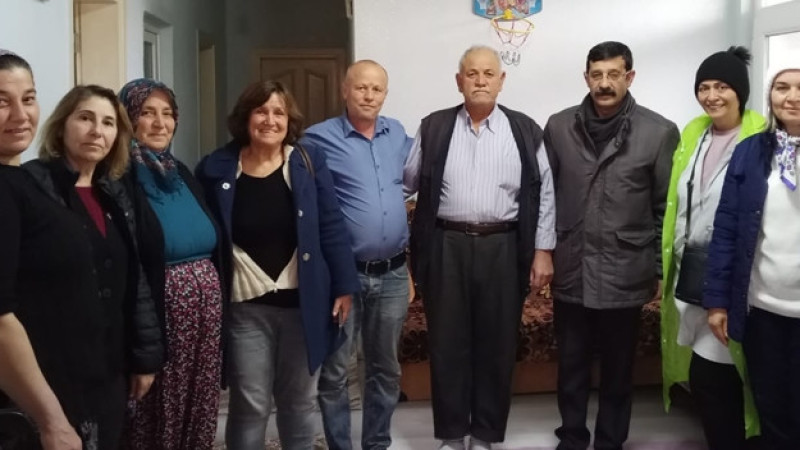 CHP İLÇE BAŞKANI VE MECLİS ÜYELERİ DEPREMZEDE AİLELERİ ZİYARET ETTİ