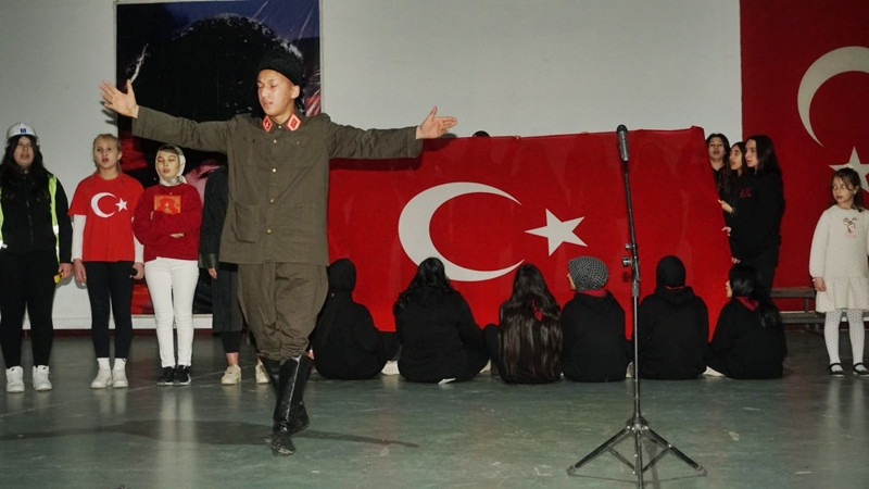 İSTİKLAL MARŞININ KABULÜ TÖRENLE KUTLANDI