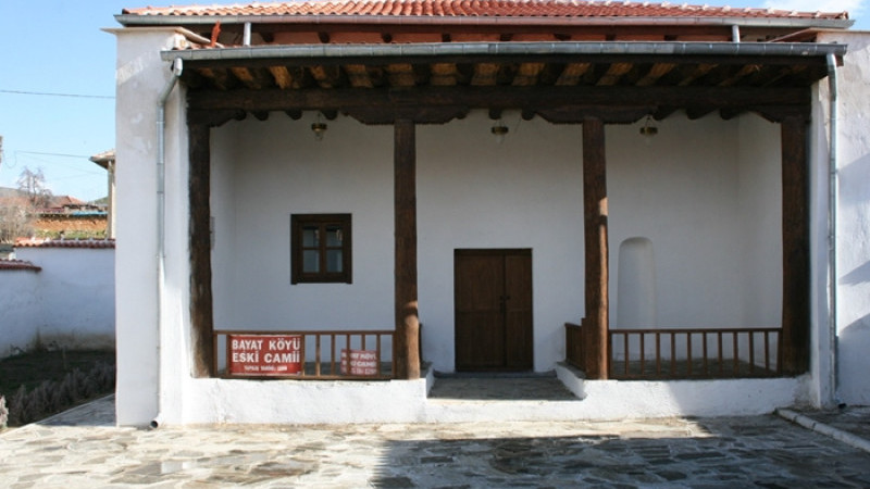TARİHİ CAMİ YENİDEN RUTUBETE TESLİM OLDU