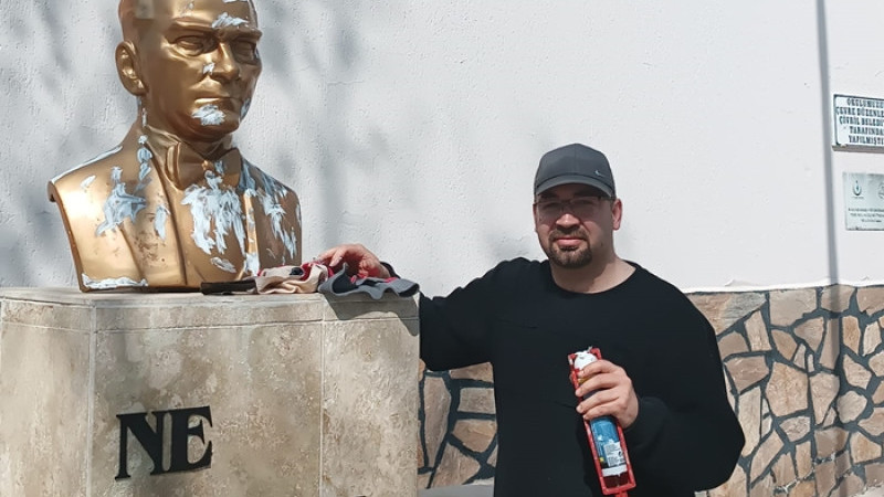 ULUSAL EGEMENLİK BAYRAMINDA BÜSTLERİ TAMİR ETTİ