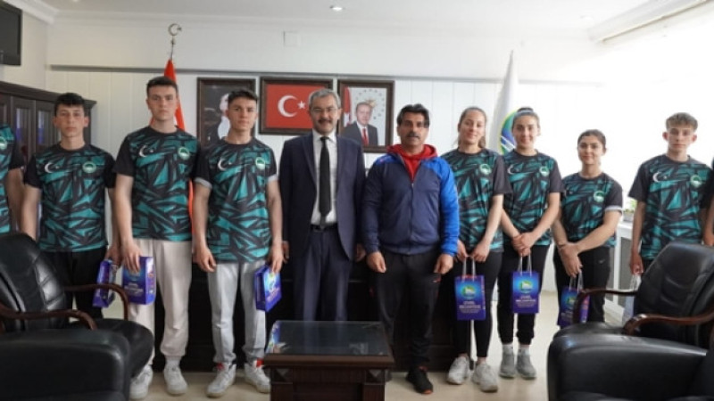 BAŞKAN ‘ALTIN BİLEK’ ŞAMPİYONLARI AĞIRLADI