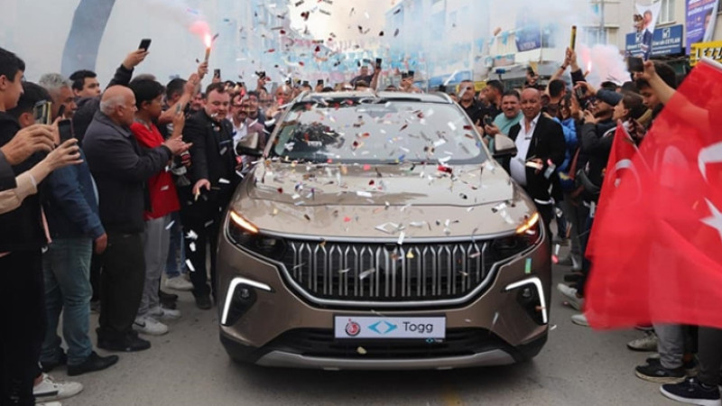 TÜRKİYENİN OTOMOBİLİ TOGG ÇİVRİL’DE BÜYÜK İLGİ GÖRDÜ