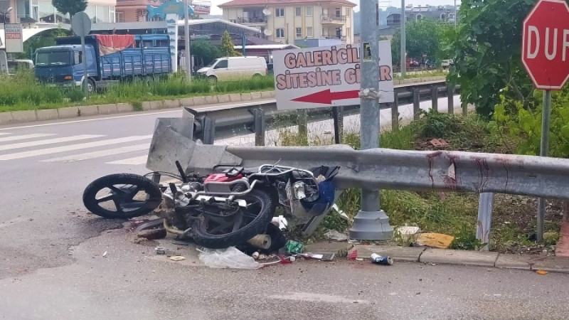 BARİYERE SIKIŞAN MOTORSİKLET SÜRÜCÜ VEFAT ETTİ