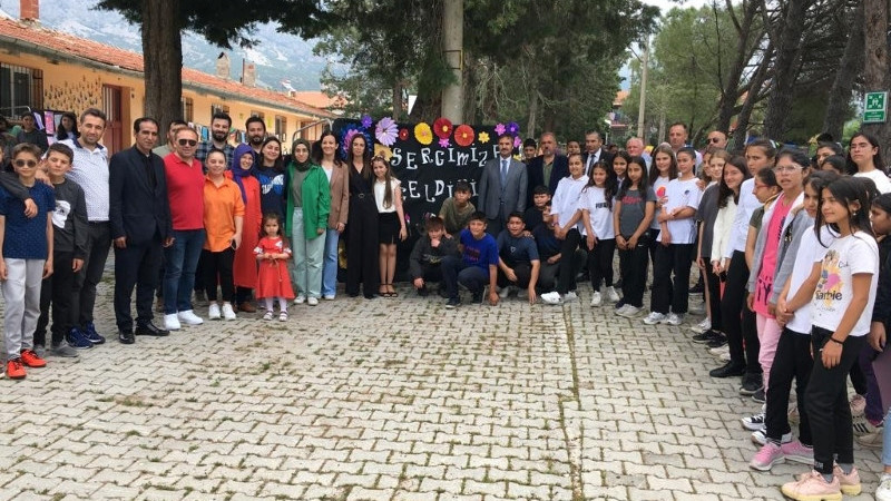 ÖĞRENCİLERİN RESİM SERGİSİ BÜYÜK İLGİ GÖRDÜ