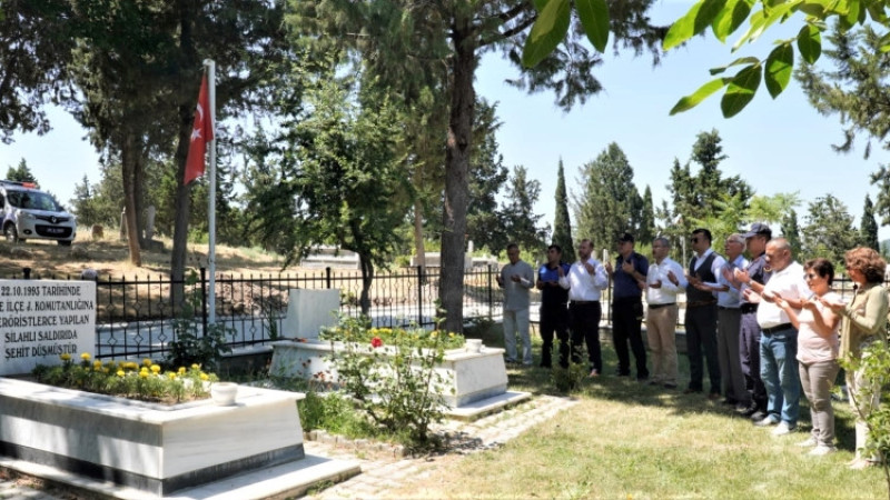 ŞEHİTLER ZİYARET EDİLDİ ELLER DUA'YA AÇILDI  