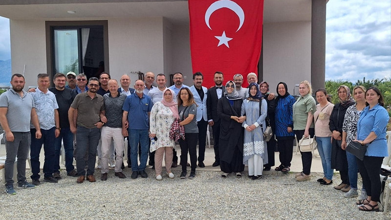 AK PARTİLİLERİ BULUŞTURAN DÜĞÜN