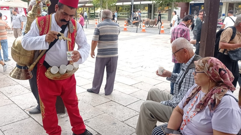 ELMA FESTİVALİNE ÇINAR VE BAYRAMYERİ MEYDANINDA FARKLI TANITIM