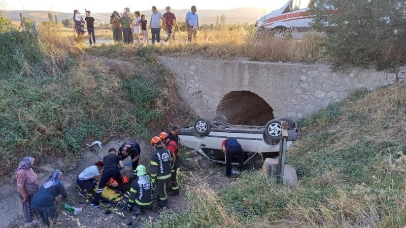 KONTROLDEN ÇIKAN ARAÇ KANALA UÇTU