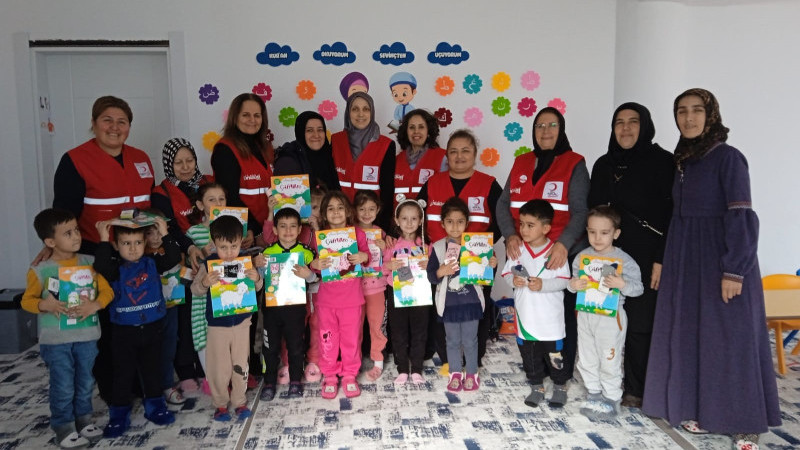 KIZILAY HAFTASINDA HUZUREVİ VE HASTANE ZİYARETİ YAPTILAR