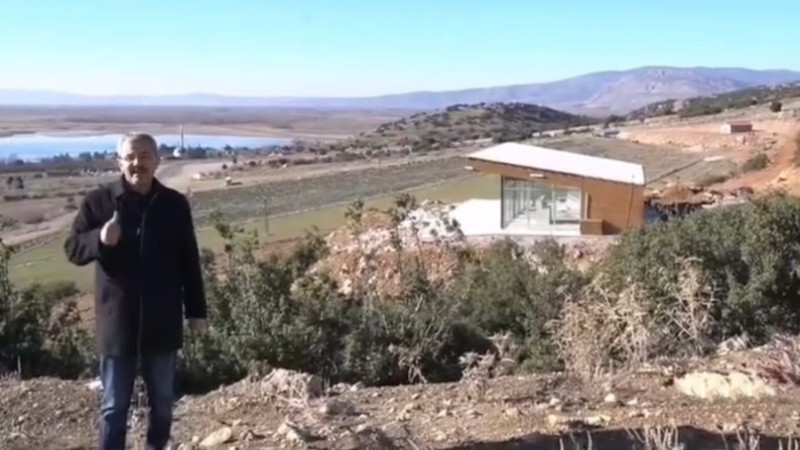 ÇİVRİL'DE GÖL MANZARALI LAVANTA KOKULU TESİS YÜKSELİYOR