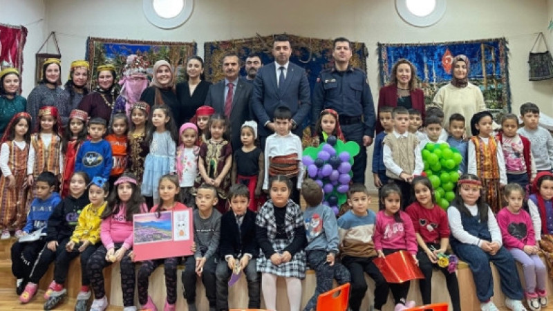ŞİİR VE ATASÖZLERİ İLE TÜRKÇENİN ZENGİNLİKLERİNİ ANLATTILAR