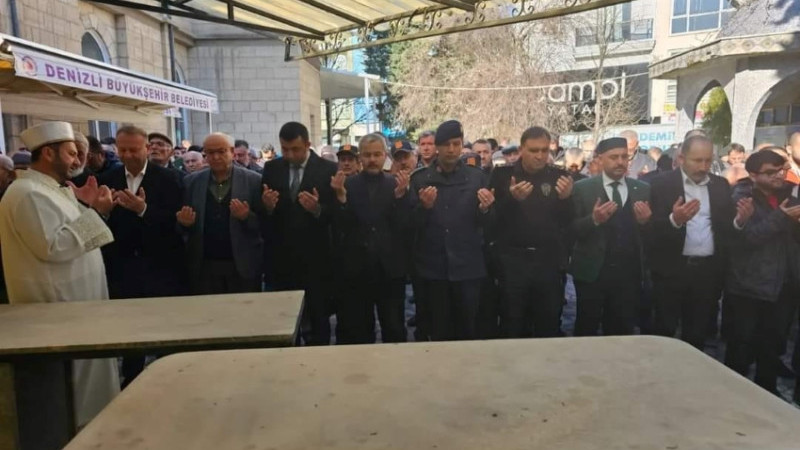 ŞEHİTLER İÇİN GIYABİ CENAZE NAMAZI KILINDI
