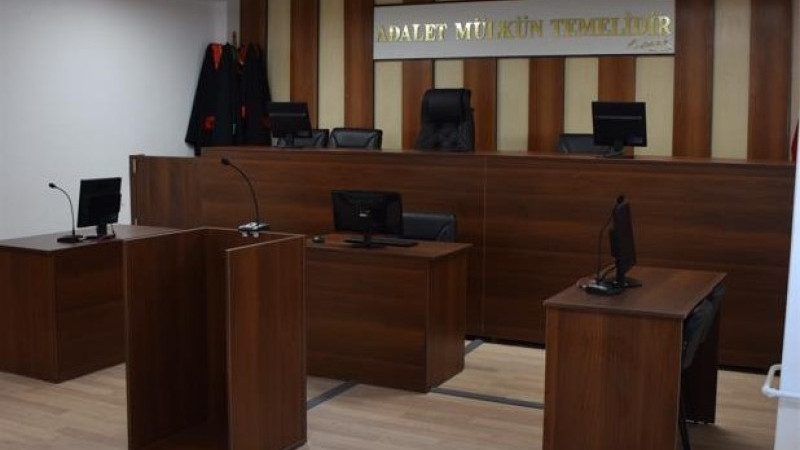 TANIK DURUŞMADA KALP KRİZİ GEÇİRDİ SAVCI KALP MASAJI YAPTI