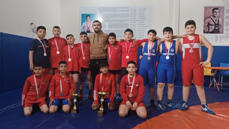 ÇİVRİL GÜREŞ TAKIMI ŞAMPİYON OLDU