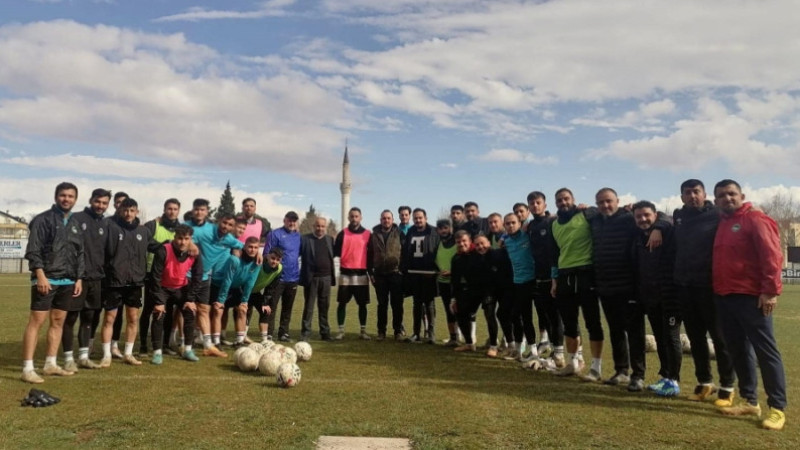 İŞ İNSANINDAN YEŞİL ÇİVRİL SPOR’A MORAL ZİYARETİ
