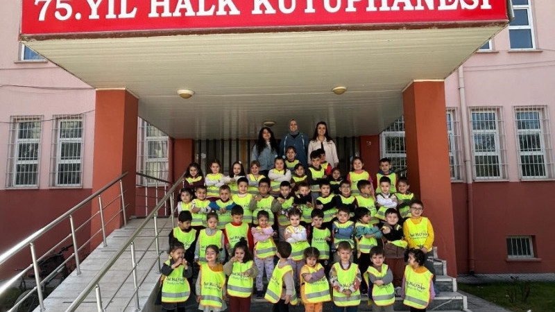 KÜTÜPHANE HAFTASINI KÜTÜPHANEDE KUTLADILAR