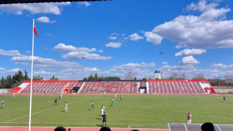 YEŞİL ÇİVRİL BELEDİYESPOR KOMŞUYA ACIMADI