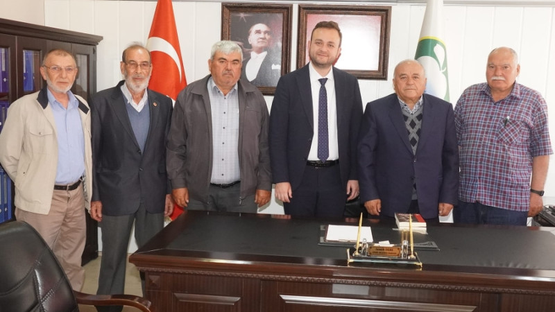 ZÜHTÜ ARSLAN VE YÖNETİMİ BAŞKAN DERE’Yİ ZİYARET ETTİ 