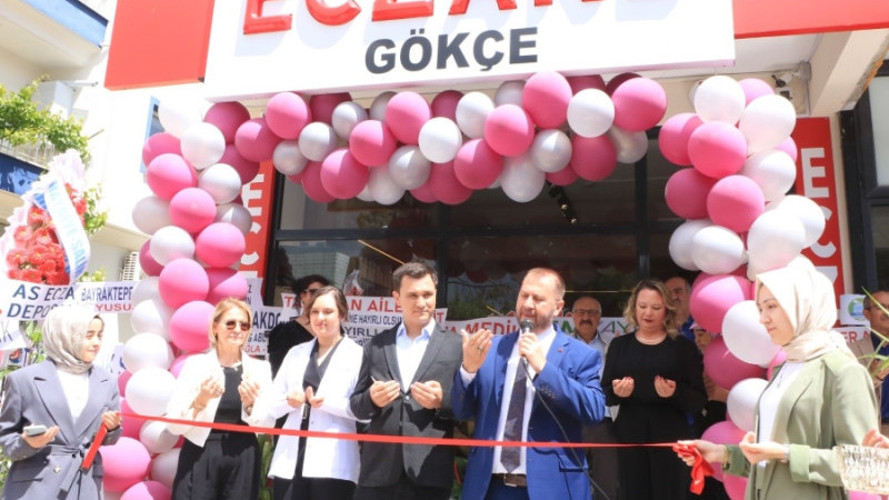 SAĞLIKÇI ANNE BABANIN KIZI ECZANESİNİ AÇTI