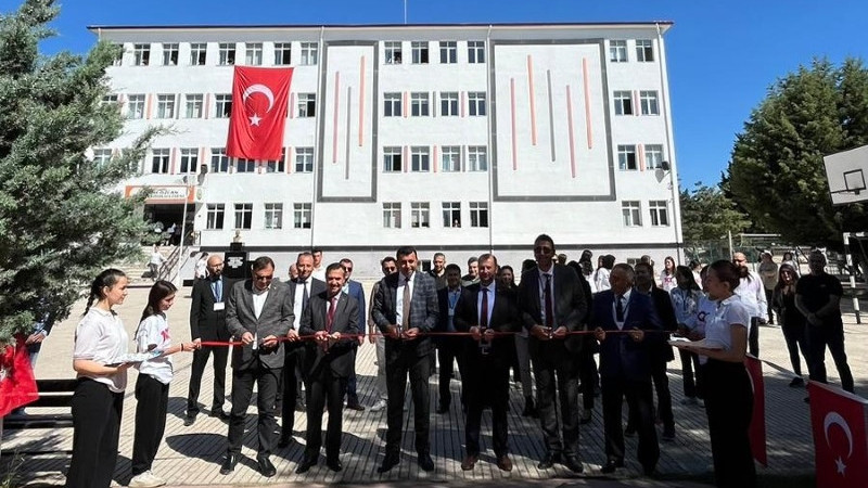 ÇİVRİL EMİNE ÖZCAN ANADOLU LİSESİ BİLİM FUARI DÜZENLEDİ