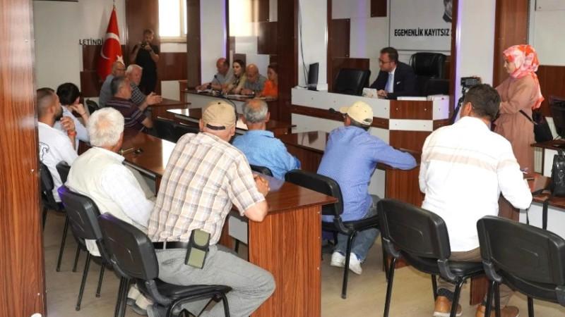 HALK GÜNÜNE ÇİVRİLLİLER BÜYÜK İLGİ GÖSTERDİ 