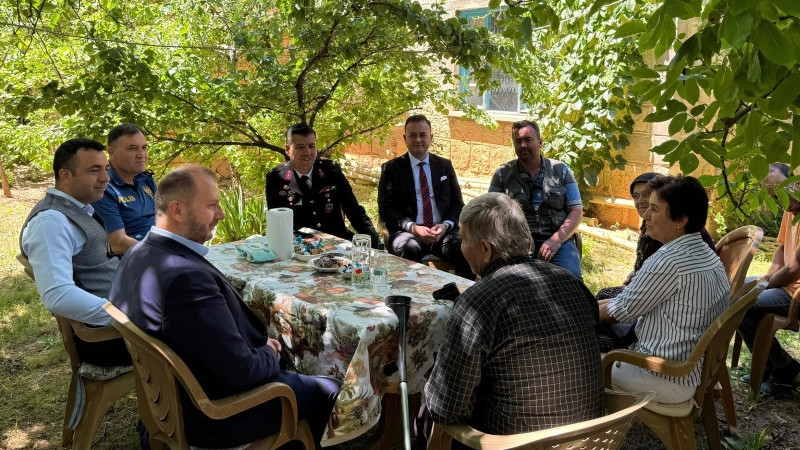 KAYMAKAM VE BAŞKAN ŞEHİT AİLELERİ İLE BAYRAMLAŞTI