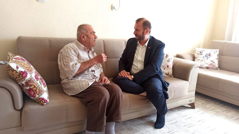 İŞYERİ VE EVLERİNDE ZİYARET EDİYOR GÖNÜLLERE TAHT KURUYOR