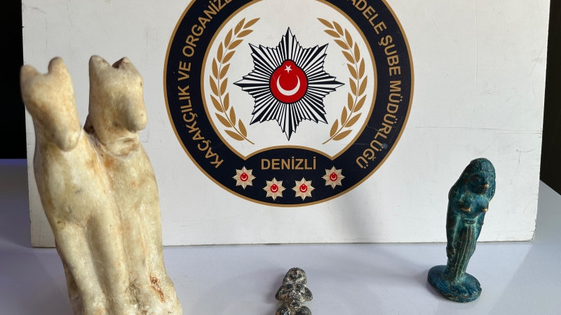 POLİSİN DURDURDUĞU ARAÇTAN HEYKEL ÇIKTI