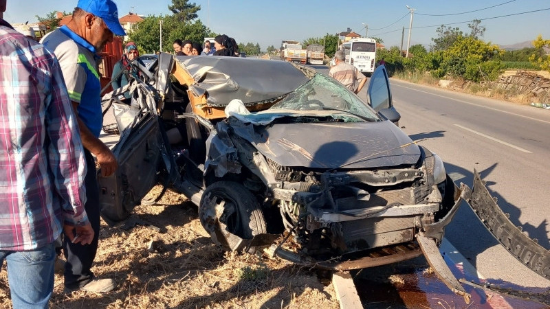 TRAKTÖRE ÇARPTI 4 KİŞİ YARALANDI