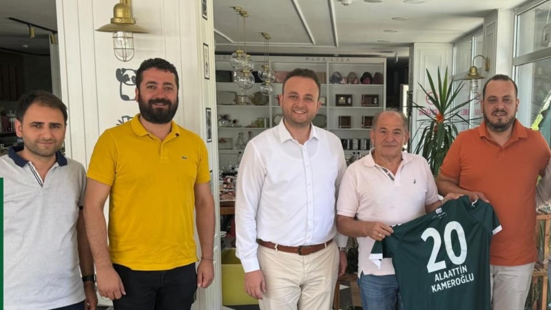 YEŞİL ÇİVRİL BELEDİYESPOR İŞ İNSANI KAMEROĞLUNU AĞIRLADI