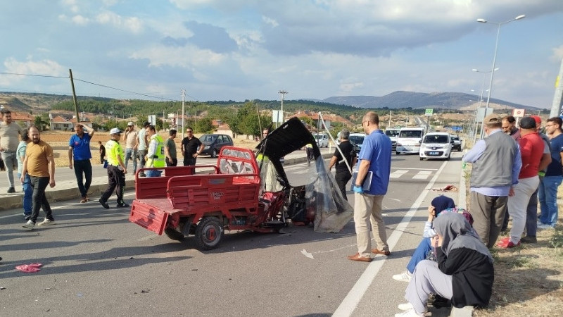 ÇİVRİL'DE YOLUN KARŞISINA GEÇMEK İSTERKEN CANINDAN OLDU