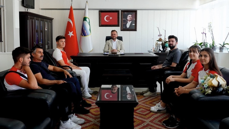 MADALYALI SPORCULAR BAŞKAN DERE’Yİ ZİYARET ETTİ