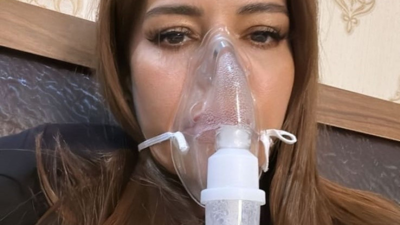 ÖKSÜRÜK KRİZİNE GİREN SİMGE SAHNEYE ÇIKAMADI