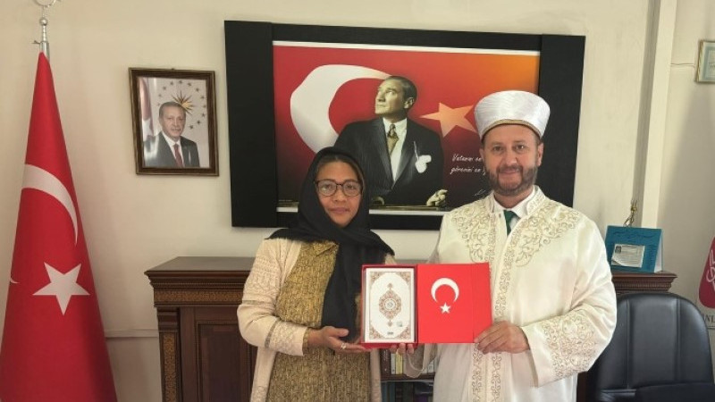 FİLİPİNLİ KADIN ÇİVRİL'DE MÜSLÜMAN OLDU