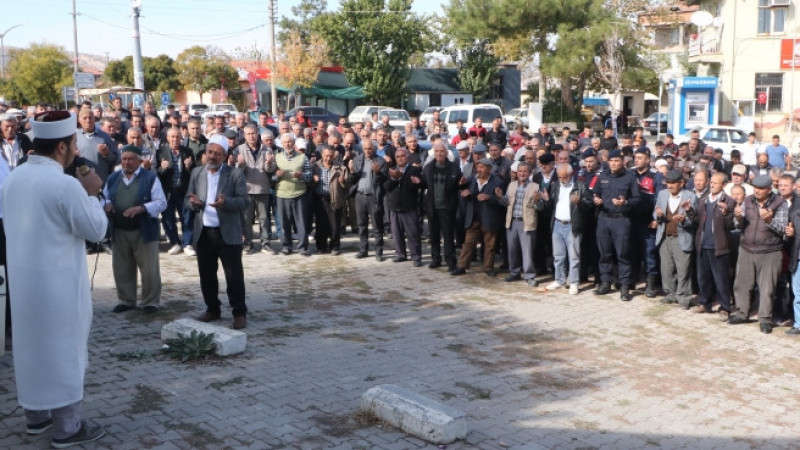 ÖZDEMİRCİ MAHALLESİNDE YAĞMUR DUASI  YEMEĞİ DÜZENLENDİ